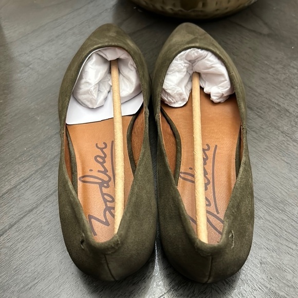 Zodiac Hill Pointy Toe Flat in Dark Olive - Picture 8 of 9